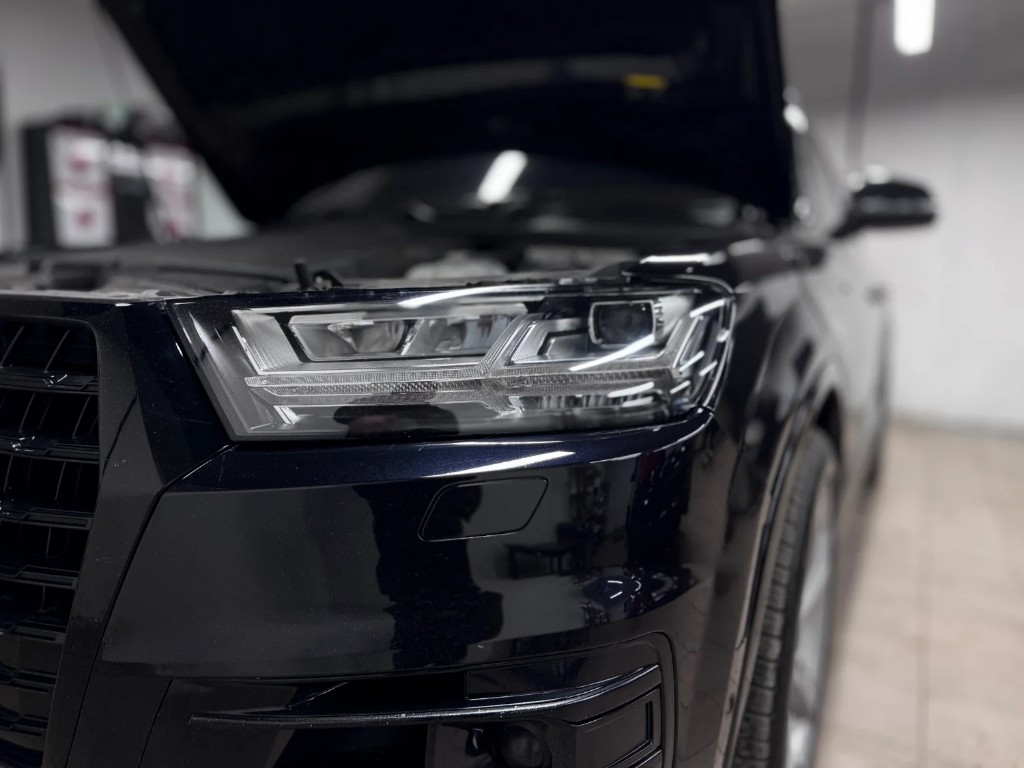 Перепаковка и замена стёкол фар Audi Q7 — результат после работ