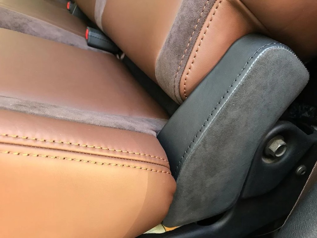 Сиденья Toyota Tundra: кожа Nappa, Alcantara и контрастная строчка
