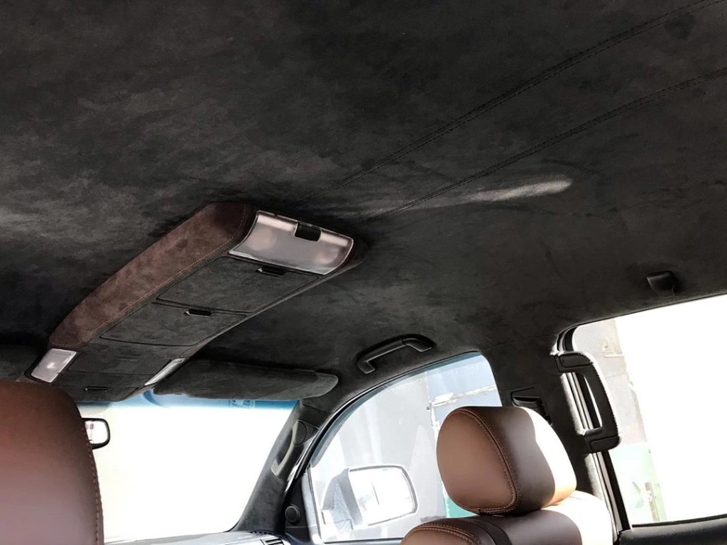 Потолок и стельевая консоль Toyota Tundra в графитовой Alcantara