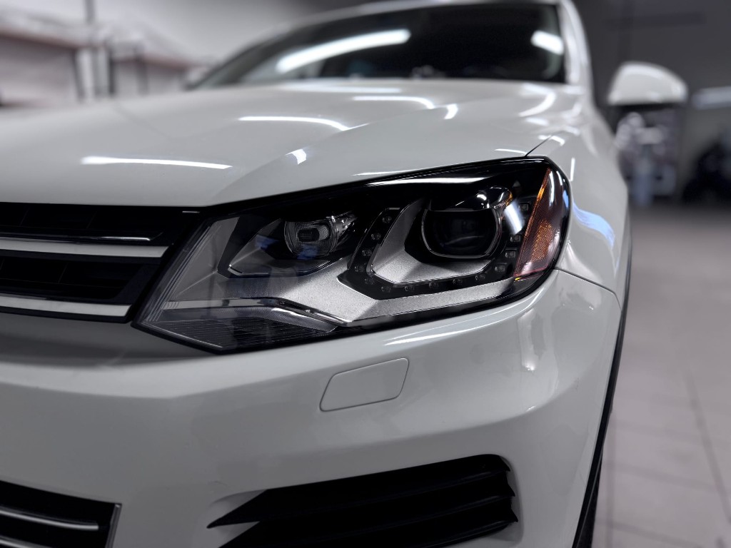 Результат полировки фар Volkswagen Touareg в Одессе