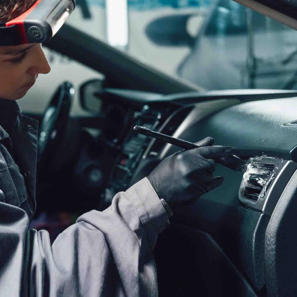 Хімчистка салону авто в Одесі