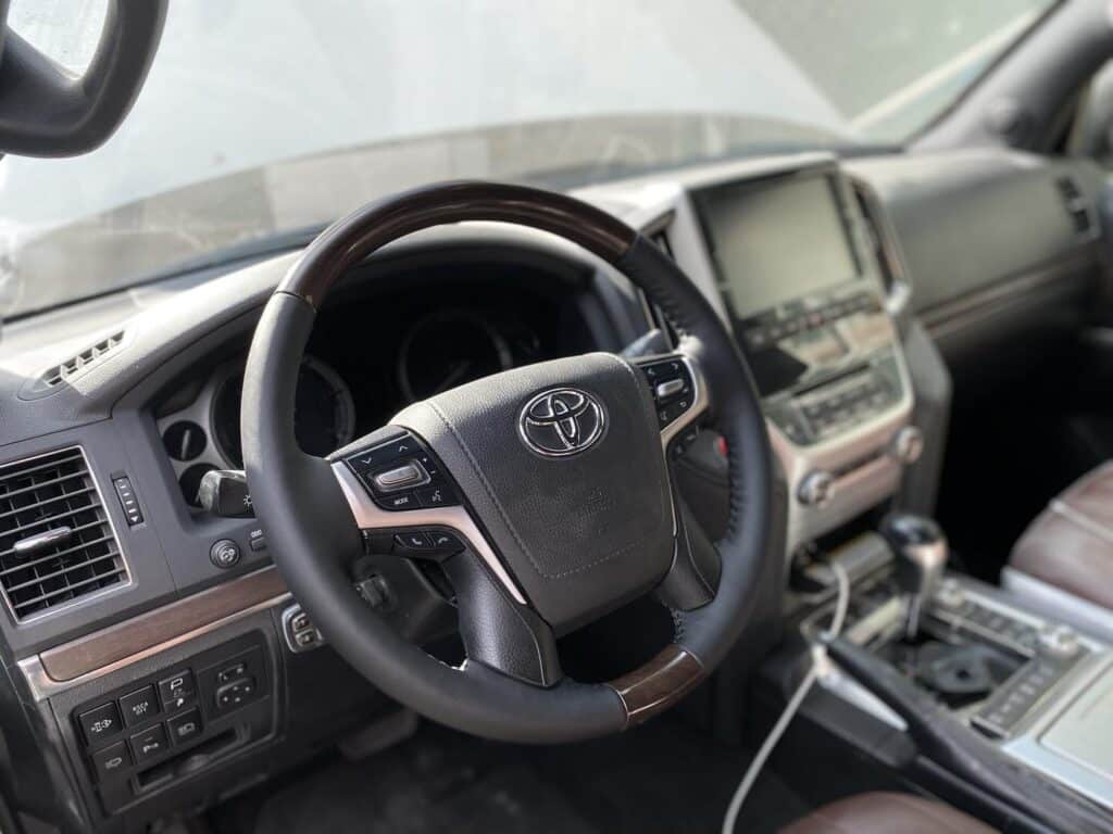 Перетяжка руля с подогревом Toyota LC200