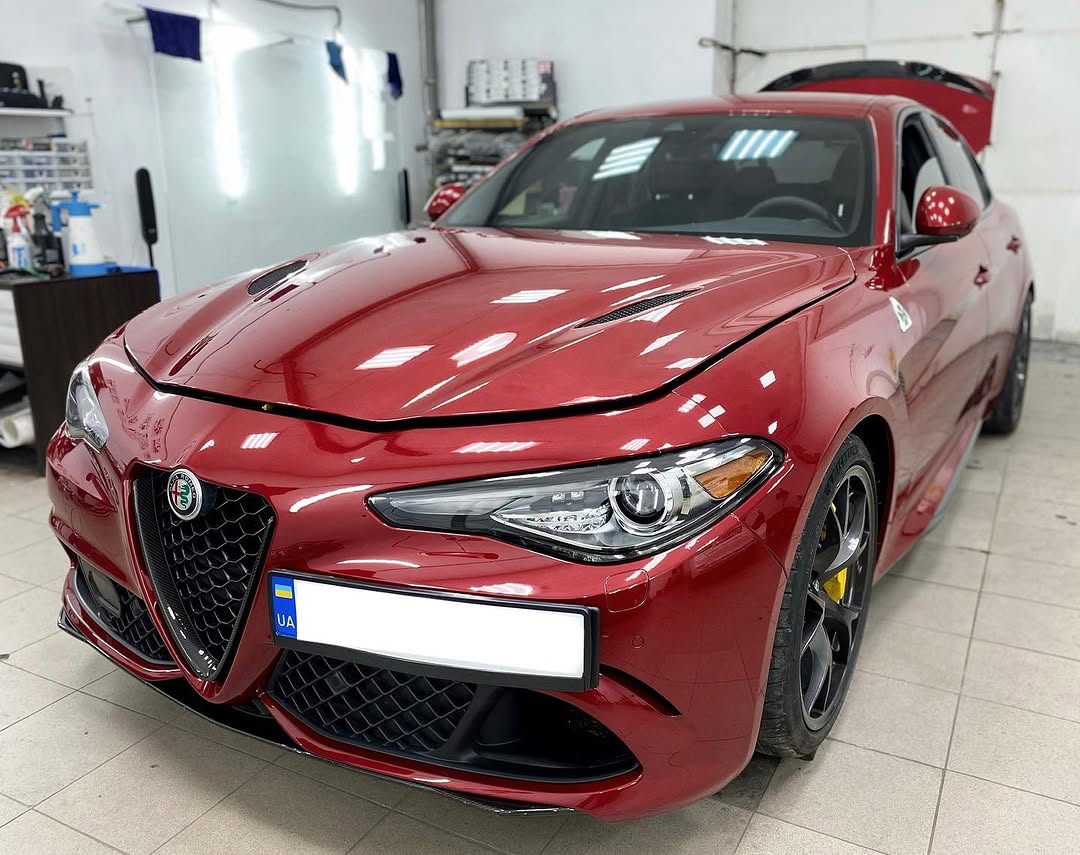 Встановили антигравійну плівку а також нанесли керамічний склад на автомобіль Alfa Romeo Giulia Quadrifoglio