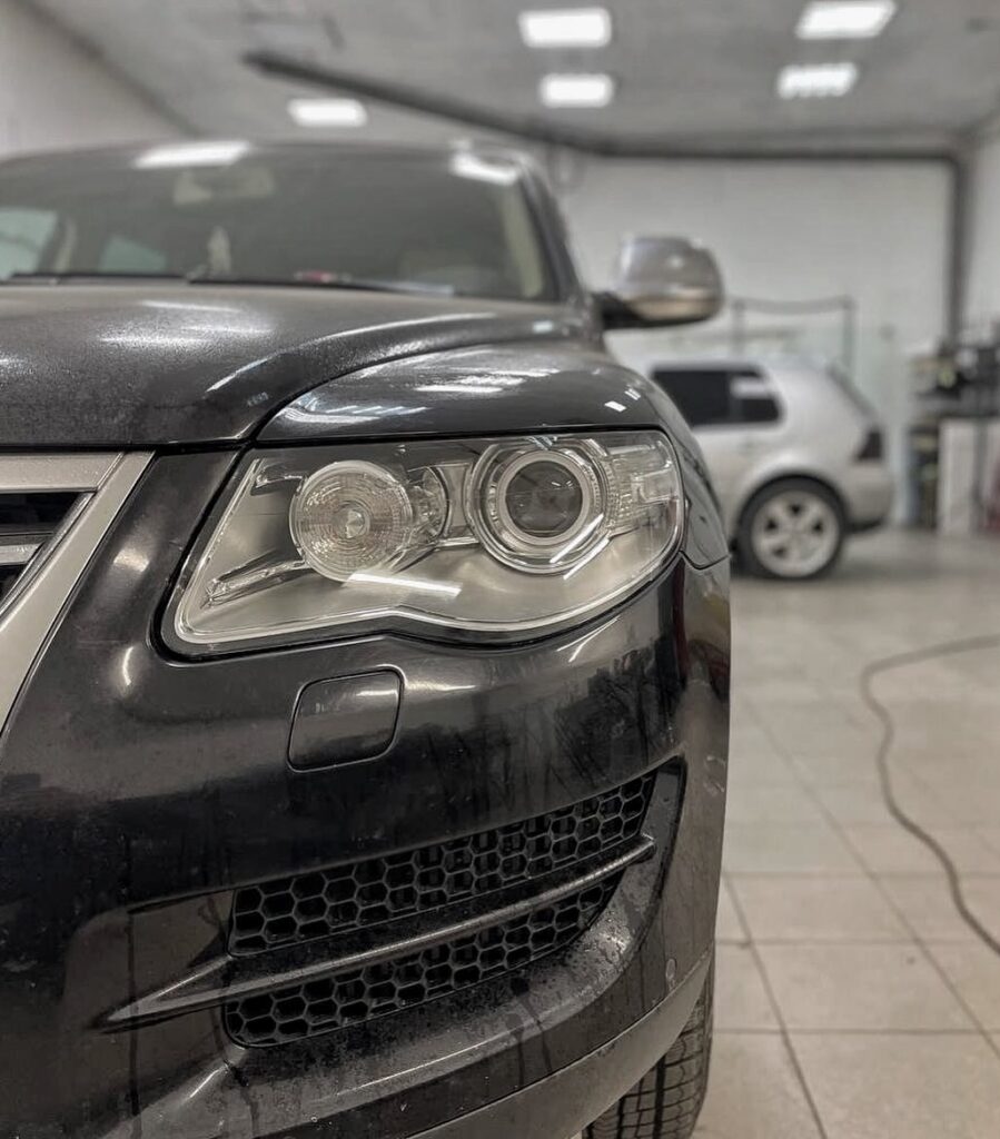 Встановлення Bi-LED лінз у фари Volkswagen Touareg