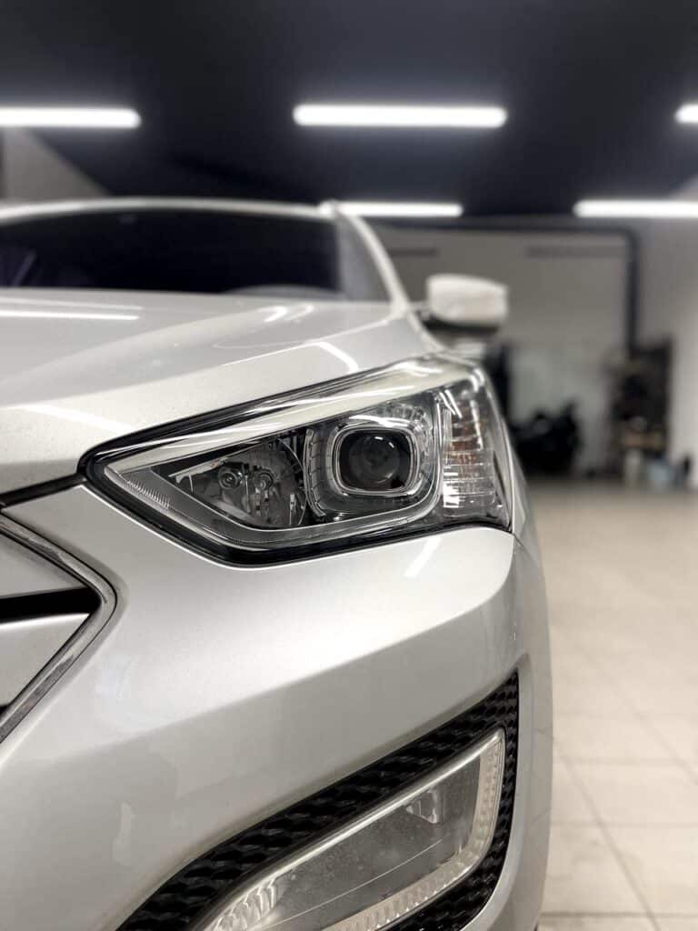 Поліпшення світла Hyundai Santa Fe: встановлення Bi-LED лінз AMS A7 Square