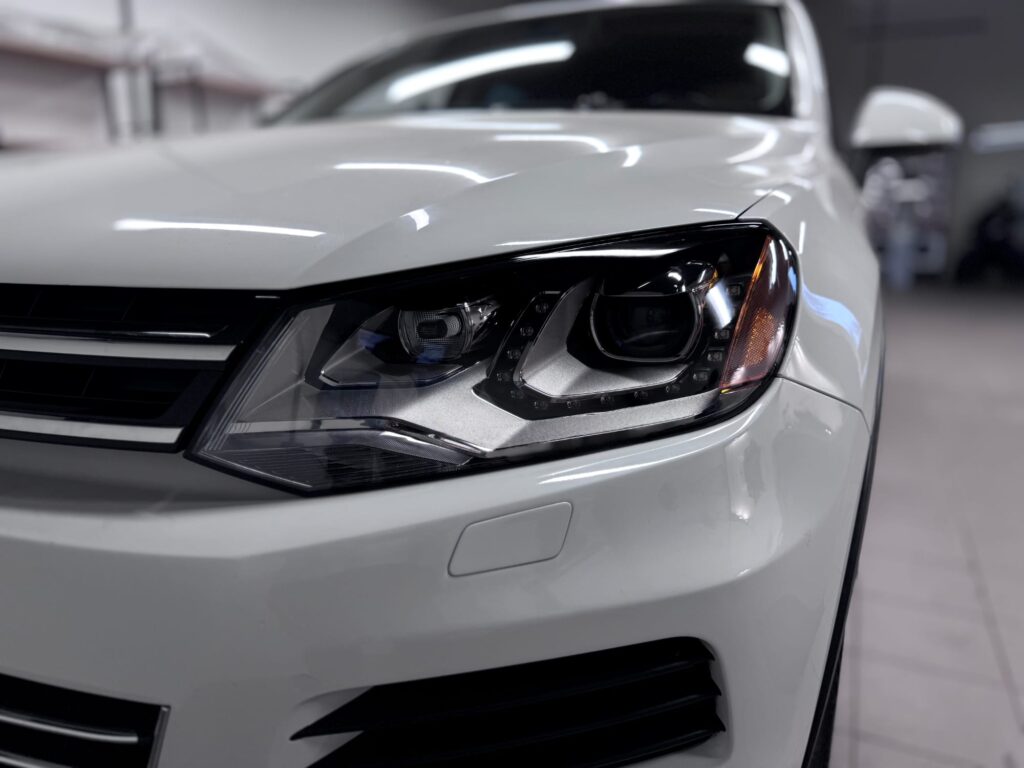 Модернизация оптики VW Touareg NF: установка топовых Bi-LED линз